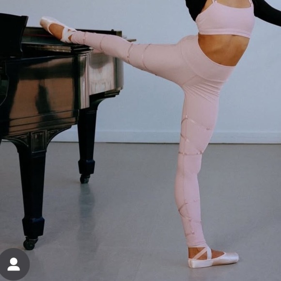 Rare Alo Yoga Alosoft High-Waist Spotlight
Legging in Ballet Pink Medium - Picture 4 of 15